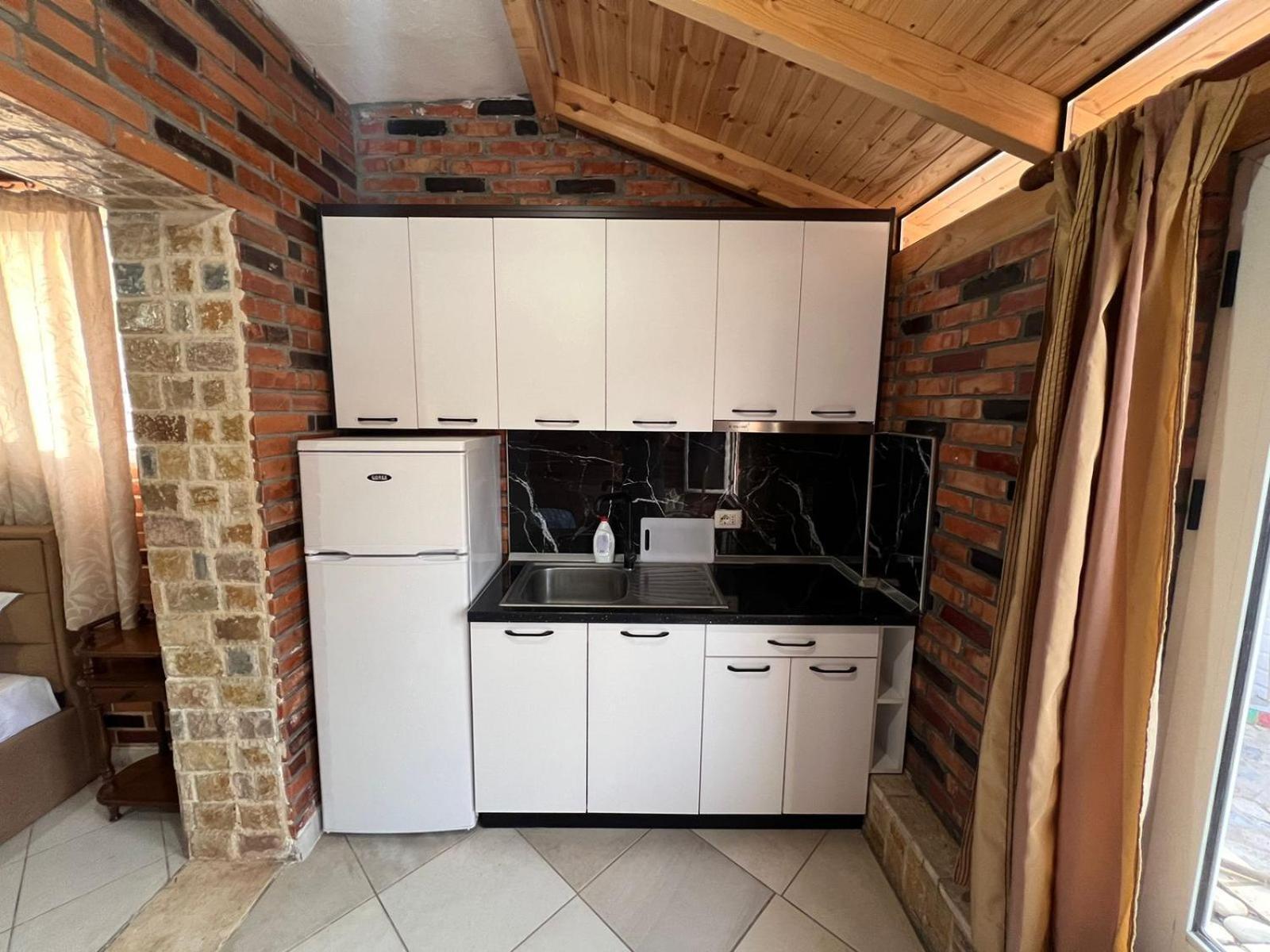Vlorë Guest Rooms Arbri מראה חיצוני תמונה